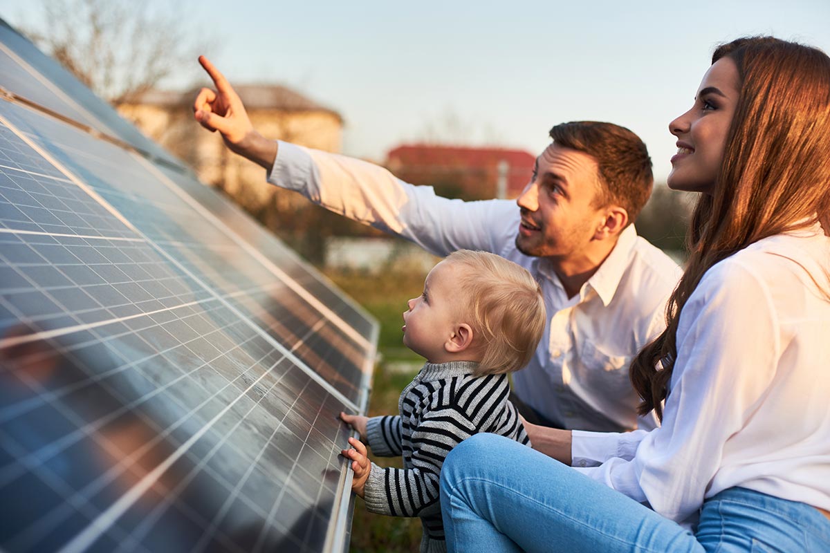 Solar Panel vs. Generator: Pros and Cons，Which is Better for Home